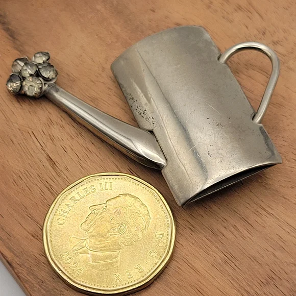 Adorable Silver Watering Can Brooch with Rhinestones Paste - Picture 8 of 8